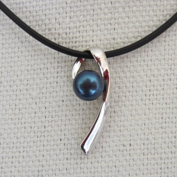 Peacock Pearl and Sterling Silver Pendant on Black Cord - Picture 2 of 10